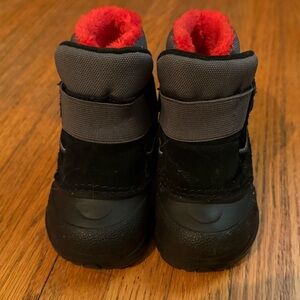 The North Face Alpenglow Toddler Boots, size 5